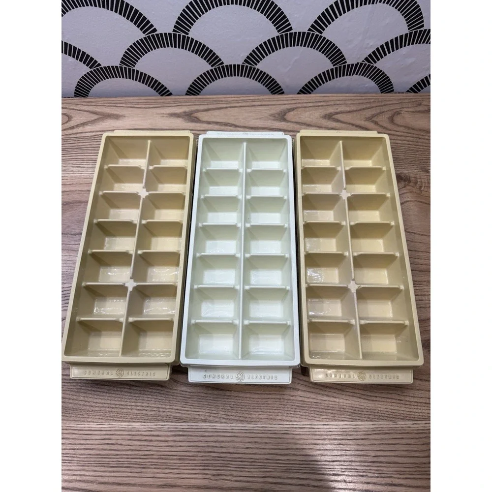 VTG General Electric Ice Cube Trays 2 Harvest Gold Yellow 1 Off White Stackable